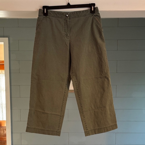 Eileen Fisher women's olive cargo capris - Picture 1 of 4